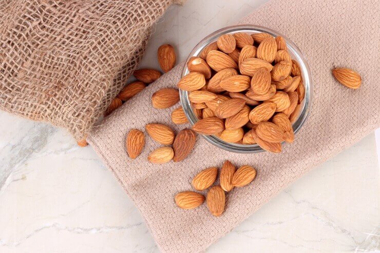 bol d'amandes pour chat