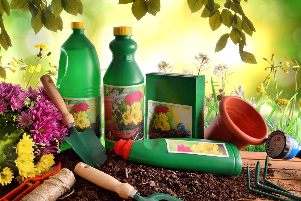 Bouteilles et contenants de produits de jardinage